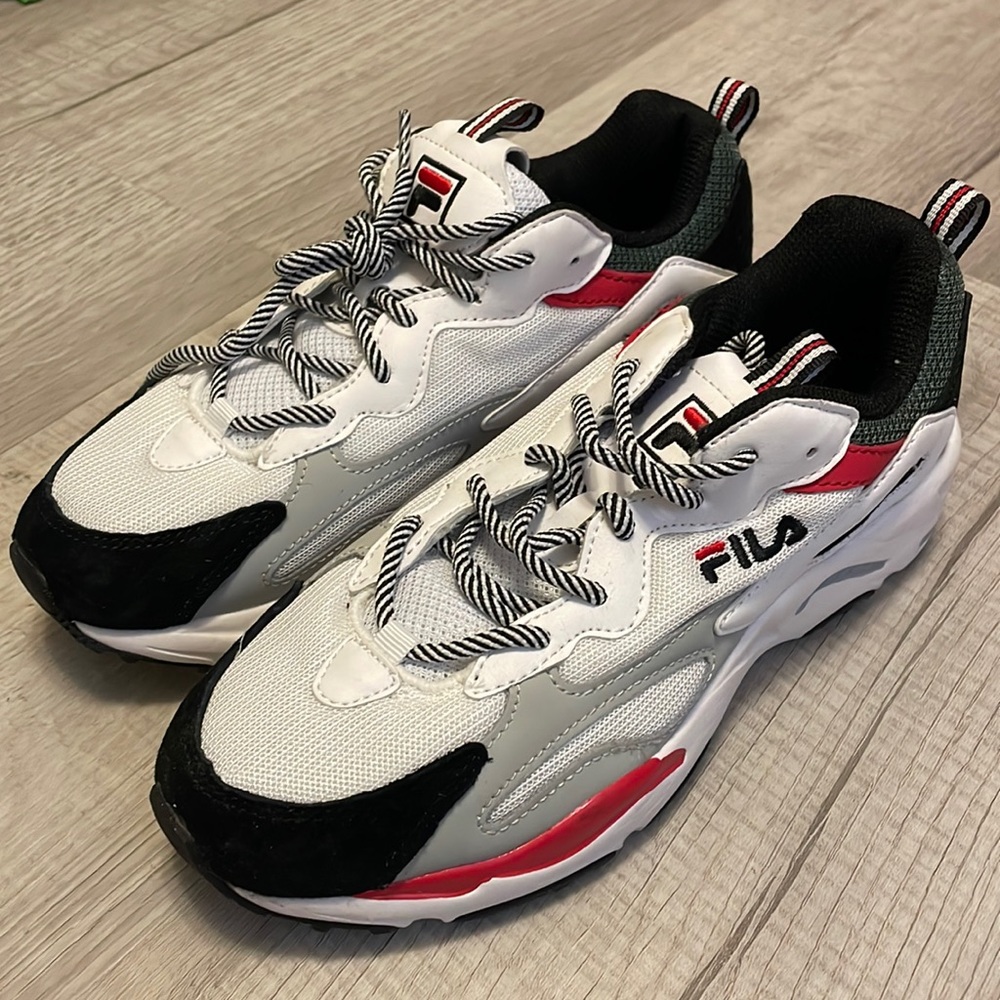 Fila Ray Tracer Black White Red